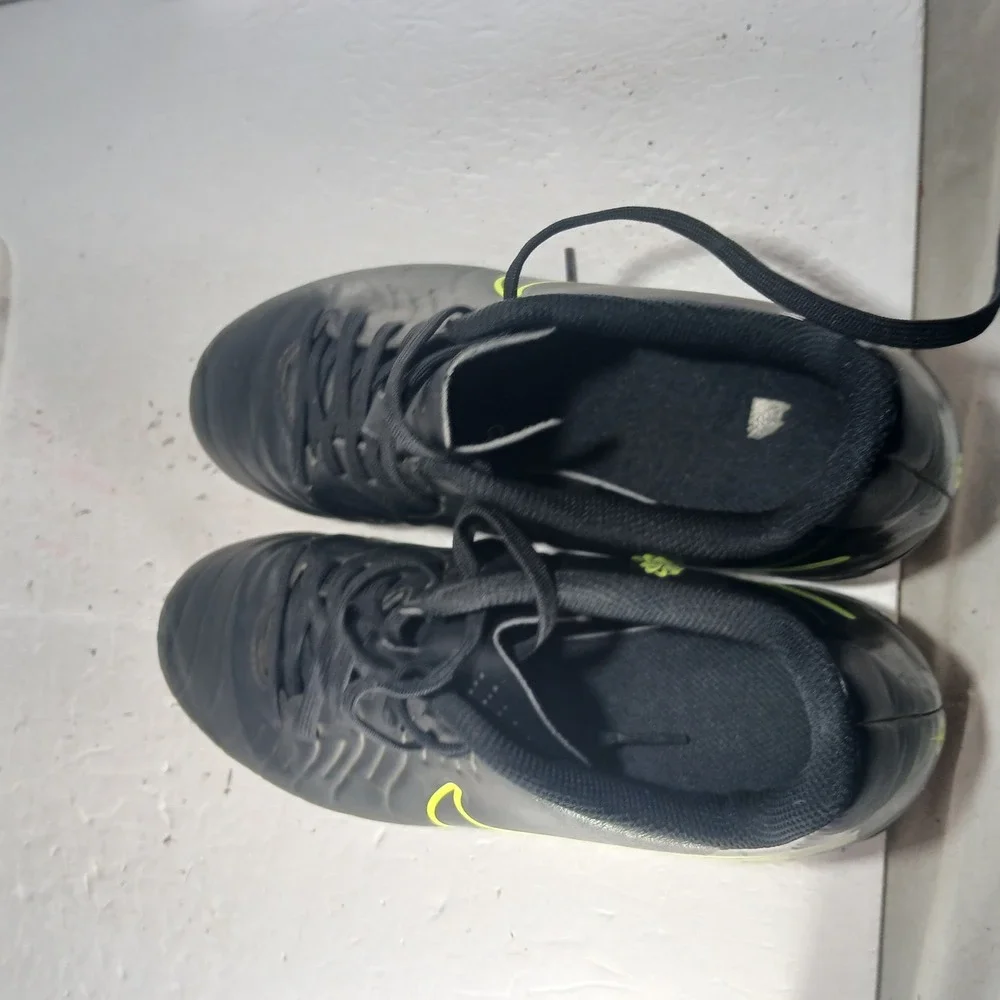 Nike Tiempo Legend 10 Club 5Y Black Volt Soccer Cleats DV4352-001 Athletic Sport